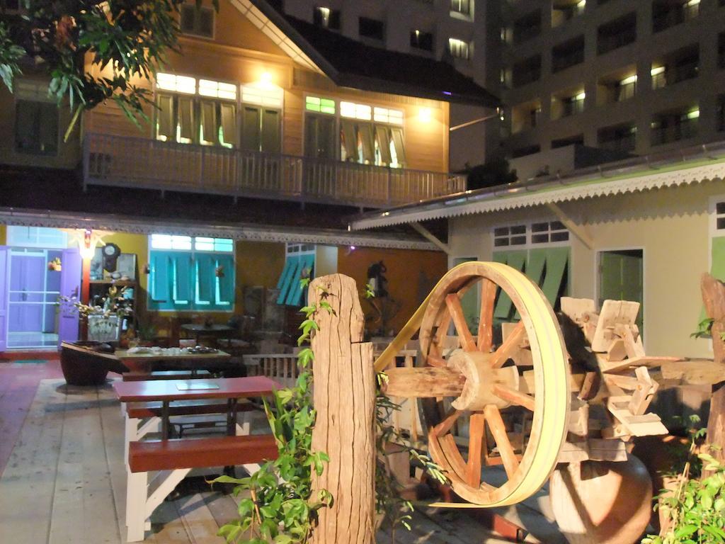 Panida Suite Hotel Banguecoque Exterior foto